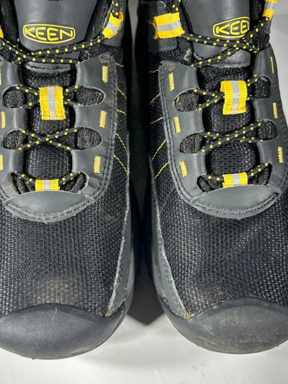 Keen Targhee Low Hiking Shoes Youth Boys Size 4 Black Trail Sneakers Camping Kid